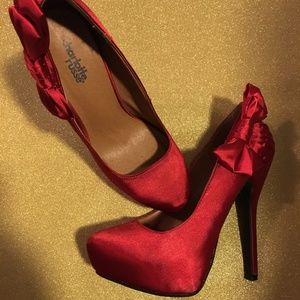 Red Holiday Pumps